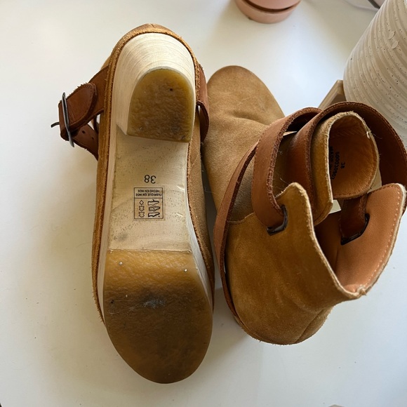 Free People Bungalow Clog Boots. EUC, size 38. - Picture 5 of 7